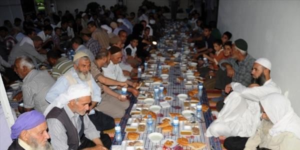 Reyhanlı'da dostluk sofrası