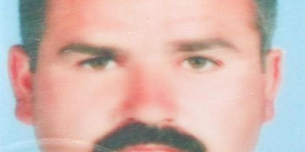 Tramvay�n alt�nda kal�p �ld�