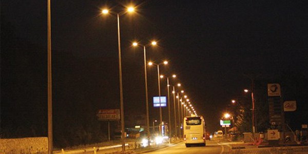 Aydınlatma direkleri ihalesinde 2 milyon lira zarar