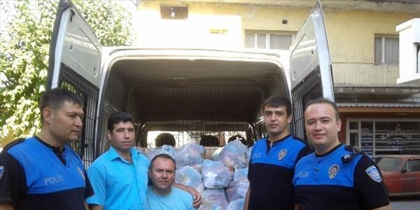 Salihli Emniyeti'nden ihtiyaç sahibi ailelere destek
