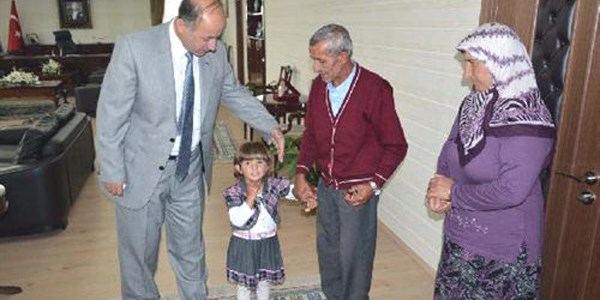 Kaybolduktan 3 gün sonra bulunan Asiye, vali'yi ziyaret etti