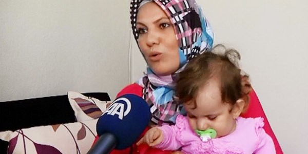 Küçük kızın 24 tane parmağı var