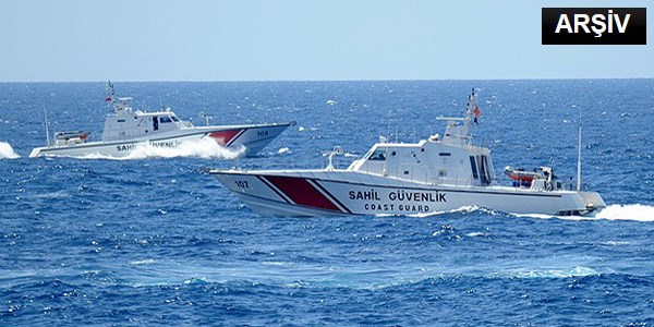 Ege'de ka�aklar� ta��yan s�rat teknesi batt�: 24 �l�