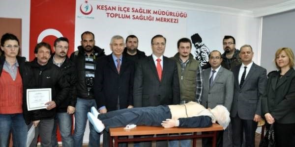 İlk yardım eğitimi alan muhtarlara sertifika