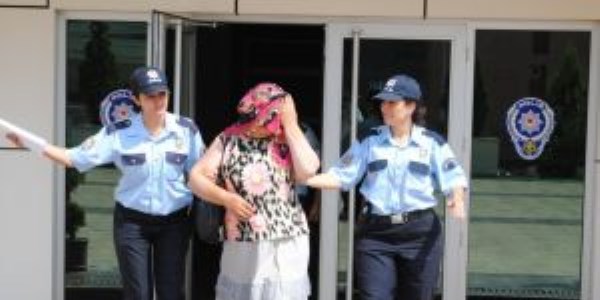 Yaşlı adama fuhuş tuzağı