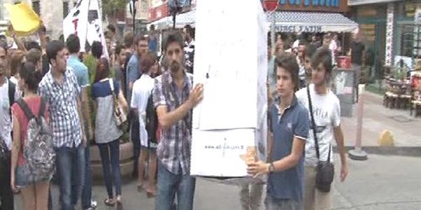 Kredi protestocusu öğrencilerin eylemi