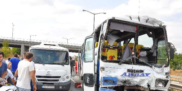 3 İşçi servisi çarpıştı: 51 yaralı