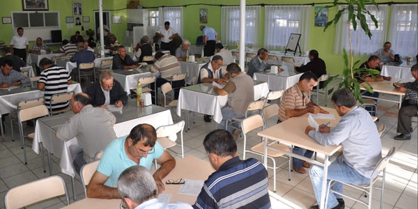 Özel İdare işçileri pazardaki pirince bakarken evdeki bulgurdan oldu