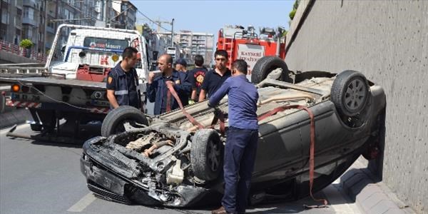 Kayseri'de otomobil takla attı, 2 yaralı