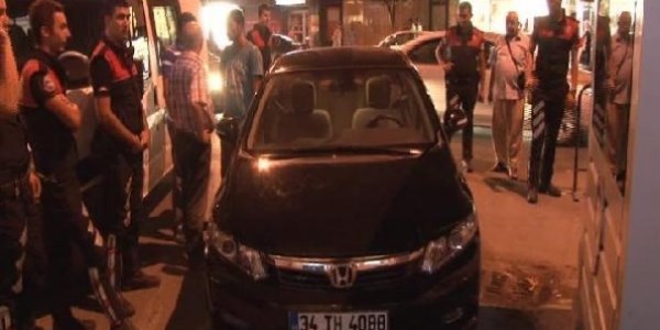 Çalıntı otomobille yunuslara yakalandılar