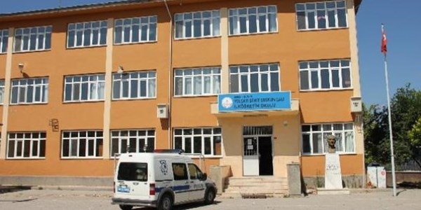 Hırsızlar okulu soydu