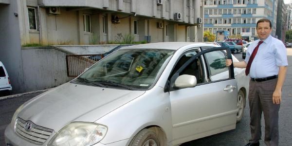 �evre M�d�r� i�e gidip gelirken makam arac�n� kullanm�yor