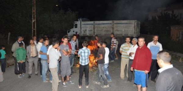 Mahallelinin trafik kazası isyanı