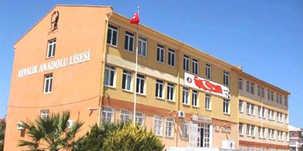 Ayvalık'ta kitlesel başarıda ayal damgası