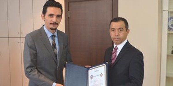 Alışveriş merkezini soyanları yakalayan polislere ödül