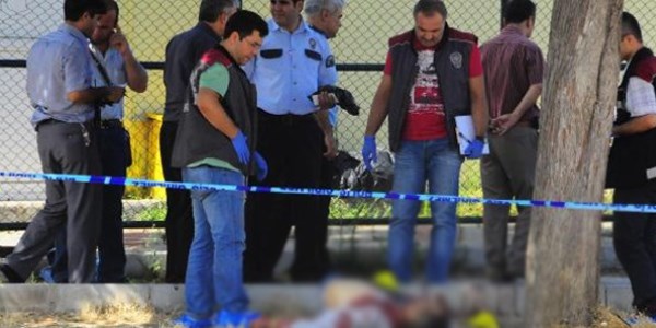 Boş arazide kanlı kavga!