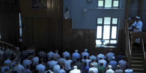 Cuma hutbesinde 'Ramazan'a veda ve Kadir Gecesi' ilendi
