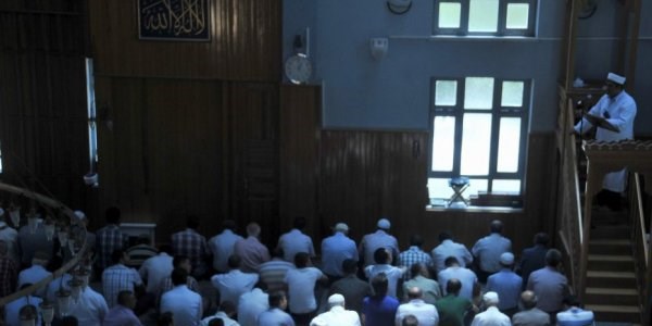 Cuma hutbesinde 'Ramazan'a veda ve Kadir Gecesi' i�lendi
