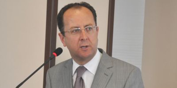 İl Milli Eğitim Müdürü'ne 'ayrı merdiven' tepkisi