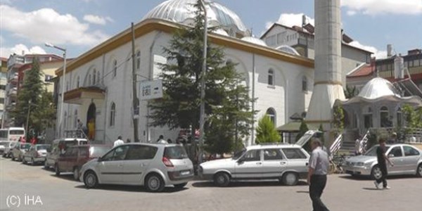 Orucu 3 dakika erken açtılar