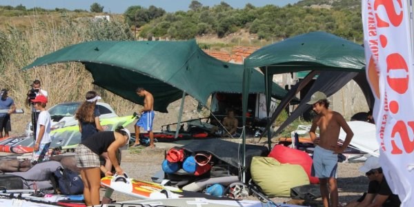 Urla'da rüzgar, sörf için esmeye başladı
