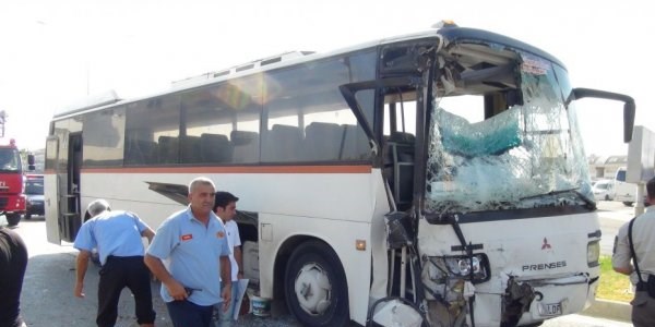 Otel servisi safari otobüsüyle çarpıştı: 12 yaralı
