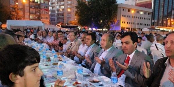 Ahi pilav�, 'Ahi �ftar�'na d�n��t�