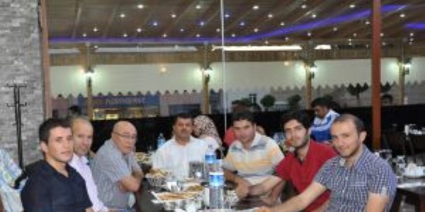 Sorgunlu gazeteciler iftarda bulu�tu