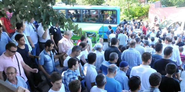 Başı makineye sıkışan işçi öldü