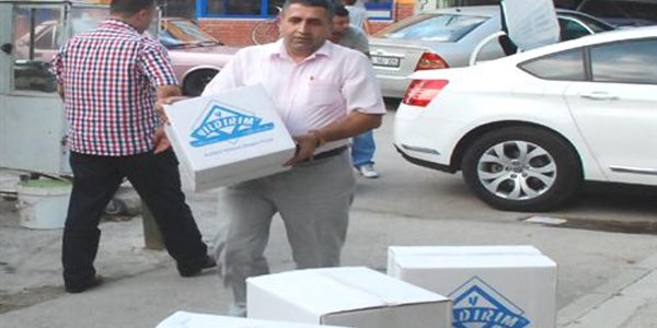 Evleri yıkılan Romanlar'a savcıdan anlamlı yardım