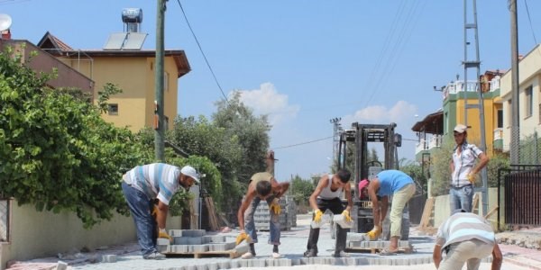 Sarıçam Belediyesi'nden kilit parke çalışması