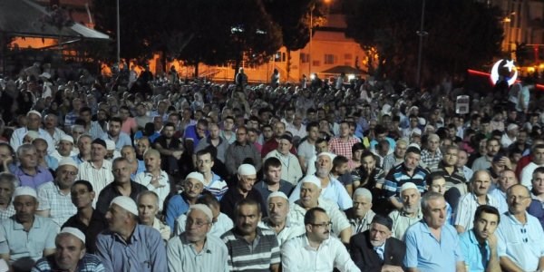 Kadir Gecesi'nde meydan dolup taştı