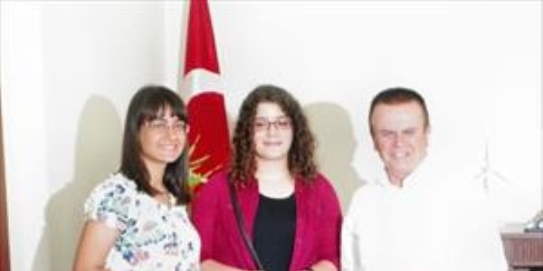 S�ke Kaymakam� Demirezer'den ba�ar�l� ��rencilere �d�l
