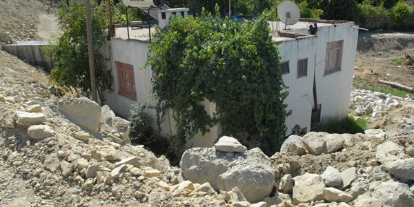 Fethiye'de yol inaat bu ev yznden bekliyor