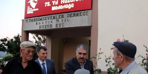 Vali Çınar huzurevi iftarına katıldı