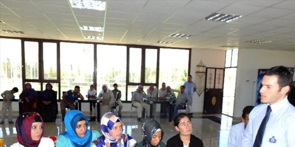 Ba�ar�l� ��rencilere kaymakam Yaz�c�'dan alt�n �d�l�