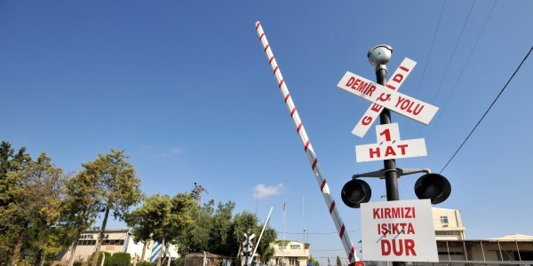 Hemzemin geçitte kaza: 3 ölü