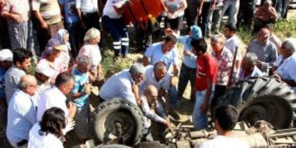 Devrilen trakt�r�n alt�ndan g��l�kle ��kar�ld�
