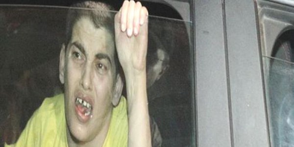 Otomobilde kilitli b�rak�lan zihinsel engelli kad�n vatanda�lar taraf�ndan kurtar�ld�
