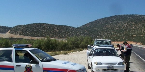 Jandarma trafik ekibi, srclere Trkiye haritas ve bror datt