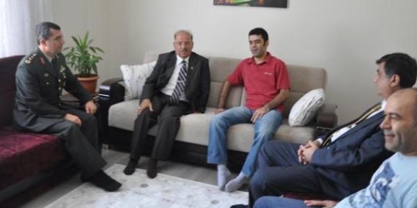 Vali Kolat, yaralı emniyet amirini evinde ziyaret etti