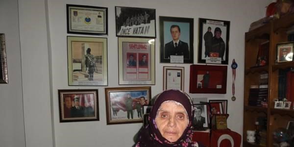 21 y�ld�r bayramda 'o�lum gelecek' diye bekliyor