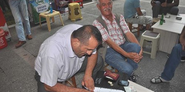 Para kesesi ayağına takıldı