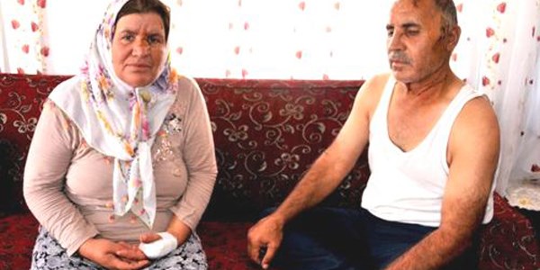 Suriyeli genç, kendisine yemek veren çifti bıçak ve taşla yaraladı