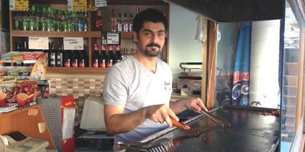 Maliyeci olduğunu söyledi, sigaraları çaldı