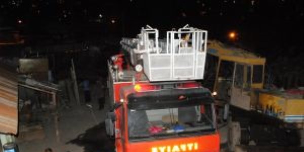 Hakkari'de hurdalık yangını