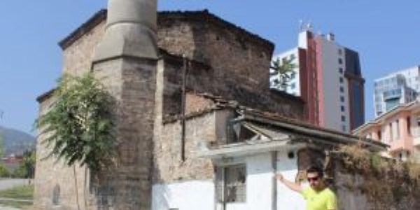 Bursa'da 5 cami ibadete açılmak için bürokratları bekliyor