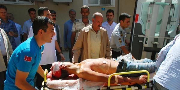 Tabancayla fotoğraf çektirirken kendini vurdu