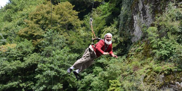 Rize'de Laz hacının zipline keyfi