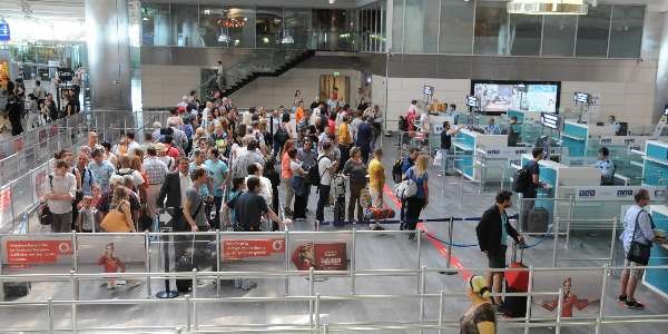 Atatürk Havalimanı rekor kırdı